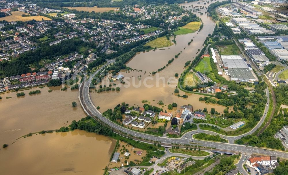 Hattingen aus der Vogelperspektive: Hochwasserschäden der Flutkatastrophe am Flußverlauf der Ruhr in Hattingen im Bundesland Nordrhein-Westfalen, Deutschland