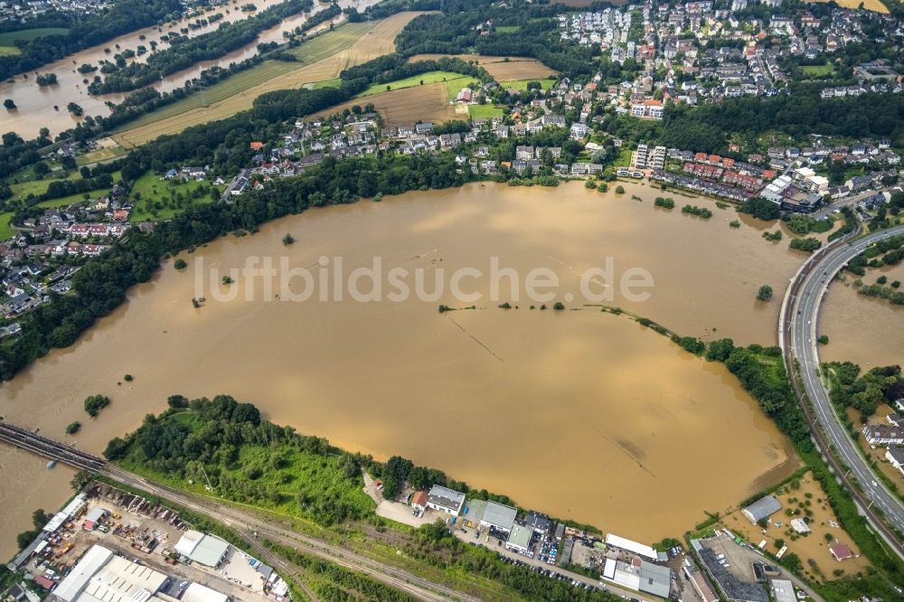 Luftbild Hattingen - Hochwasserschäden der Flutkatastrophe am Flußverlauf der Ruhr in Hattingen im Bundesland Nordrhein-Westfalen, Deutschland