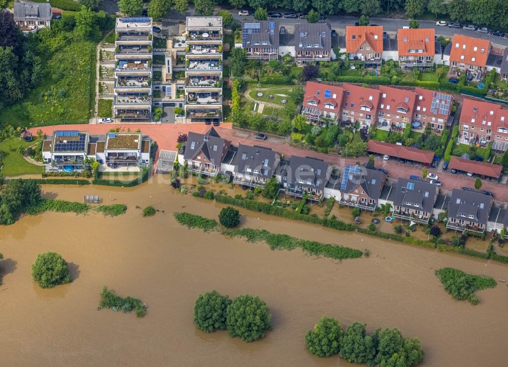 Luftaufnahme Hattingen - Hochwasserschäden der Flutkatastrophe am Flußverlauf der Ruhr in Hattingen im Bundesland Nordrhein-Westfalen, Deutschland