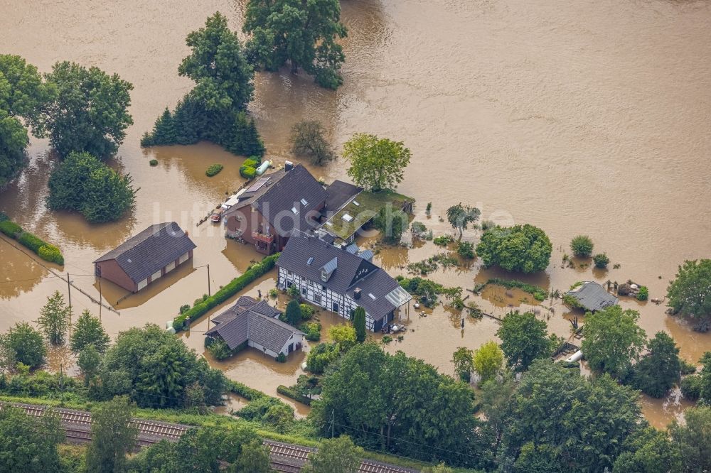 Luftbild Hattingen - Hochwasserschäden der Flutkatastrophe am Flußverlauf der Ruhr in Hattingen im Bundesland Nordrhein-Westfalen, Deutschland