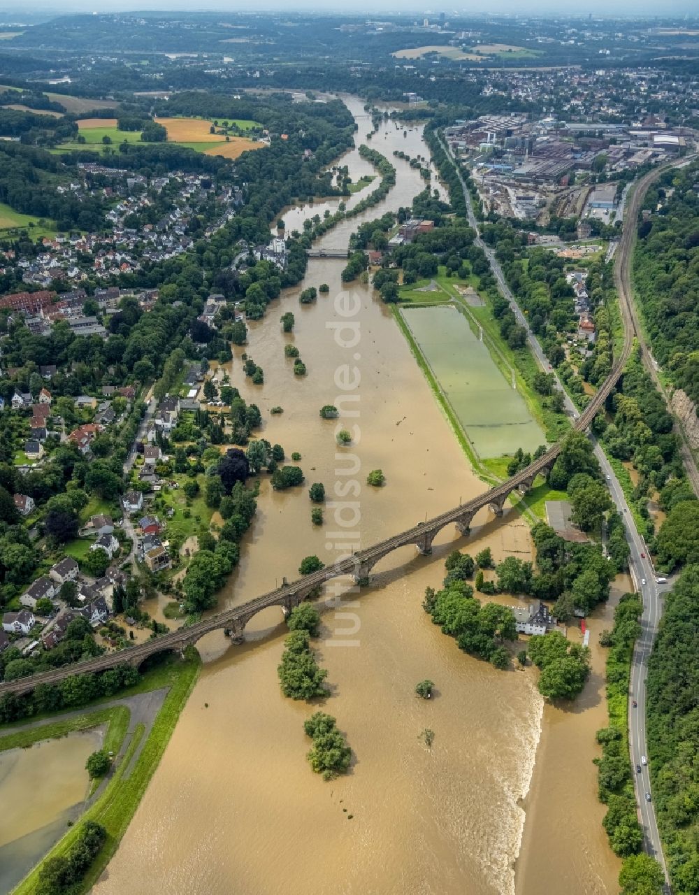 Witten von oben - Hochwasserschäden der Flutkatastrophe am Flußverlauf der Ruhr in Witten im Bundesland Nordrhein-Westfalen, Deutschland