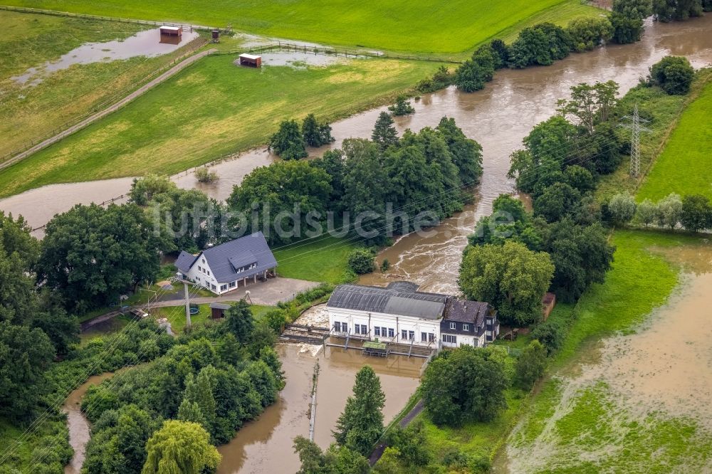 Fröndenberg/Ruhr aus der Vogelperspektive: Hochwasserschäden der Flutkatastrophe in Fröndenberg/Ruhr im Bundesland Nordrhein-Westfalen, Deutschland