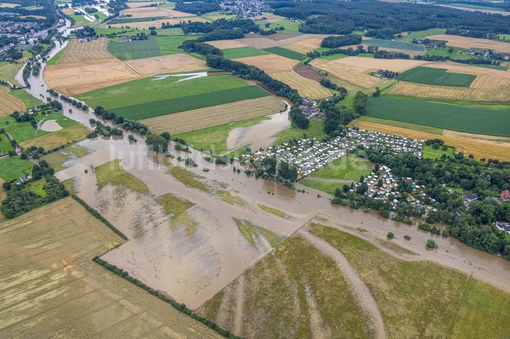 Fröndenberg/Ruhr aus der Vogelperspektive: Hochwasserschäden der Flutkatastrophe in Fröndenberg/Ruhr im Bundesland Nordrhein-Westfalen, Deutschland