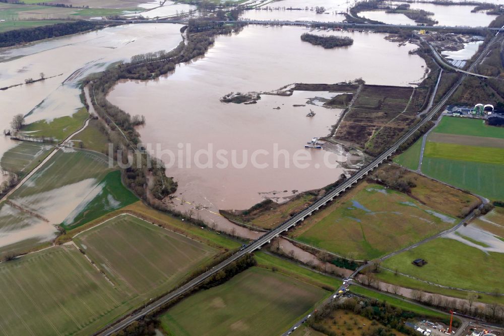 Northeim aus der Vogelperspektive: Hochwasserschäden der Flutkatastrophe nach Dammbruch in Northeim im Bundesland Niedersachsen, Deutschland