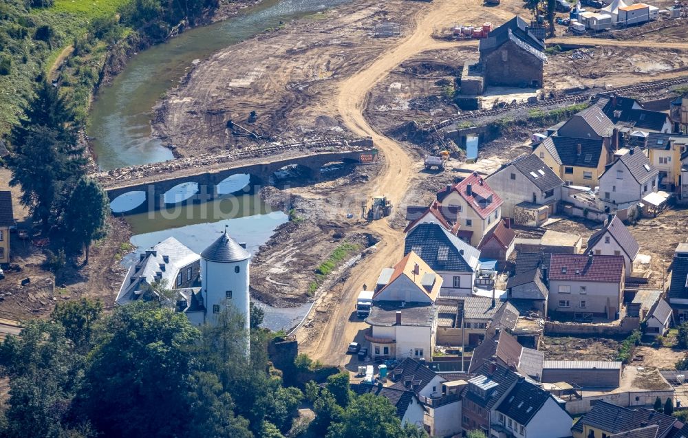 Luftaufnahme Altenahr - Hochwasserschäden der Flutkatastrophe am Ufer der Ahr in Altenahr im Bundesland Rheinland-Pfalz, Deutschland