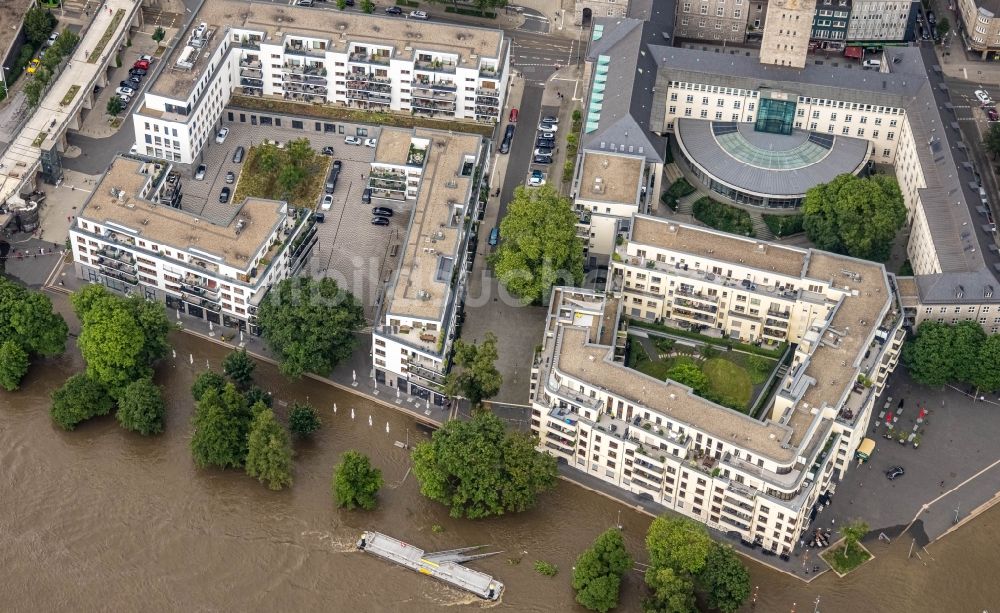 Mülheim an der Ruhr von oben - Hochwasserschäden der Flutkatastrophe am Ufer der Ruhr in Mülheim an der Ruhr im Bundesland Nordrhein-Westfalen, Deutschland