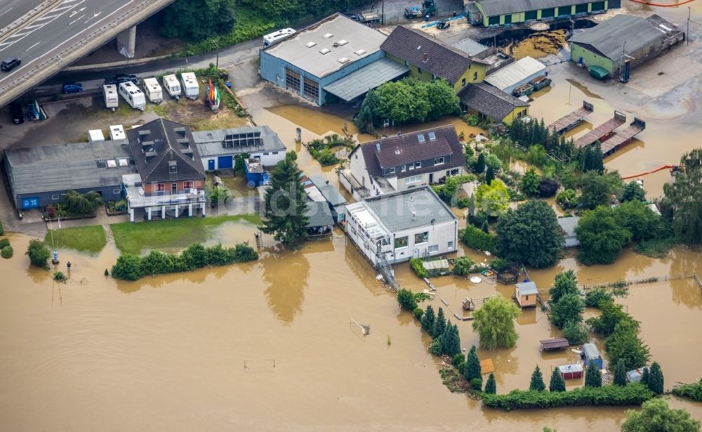 Luftbild Hattingen - Hochwasserschäden der Flutkatastrophe am Verlauf der Ruhr in Hattingen im Bundesland Nordrhein-Westfalen, Deutschland