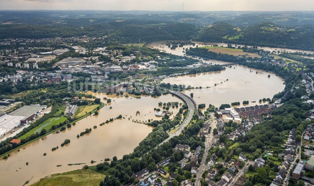 Hattingen aus der Vogelperspektive: Hochwasserschäden der Flutkatastrophe am Verlauf der Ruhr in Hattingen im Bundesland Nordrhein-Westfalen, Deutschland