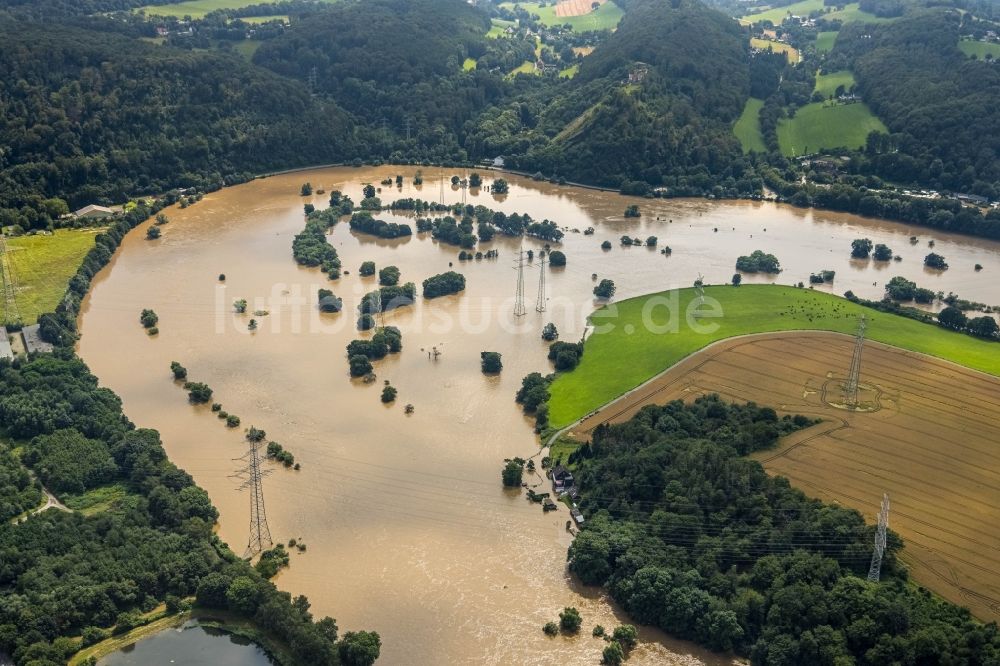 Hattingen von oben - Hochwasserschäden der Flutkatastrophe am Verlauf der Ruhr in Hattingen im Bundesland Nordrhein-Westfalen, Deutschland