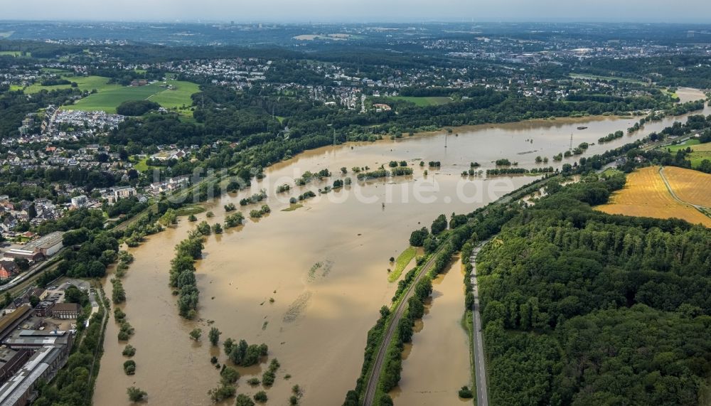 Witten von oben - Hochwasserschäden der Flutkatastrophe am Verlauf der Ruhr in Witten im Bundesland Nordrhein-Westfalen, Deutschland