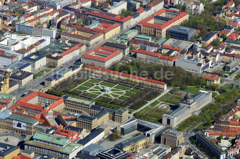 München von oben - Hofgarten in München im Bundesland Bayern