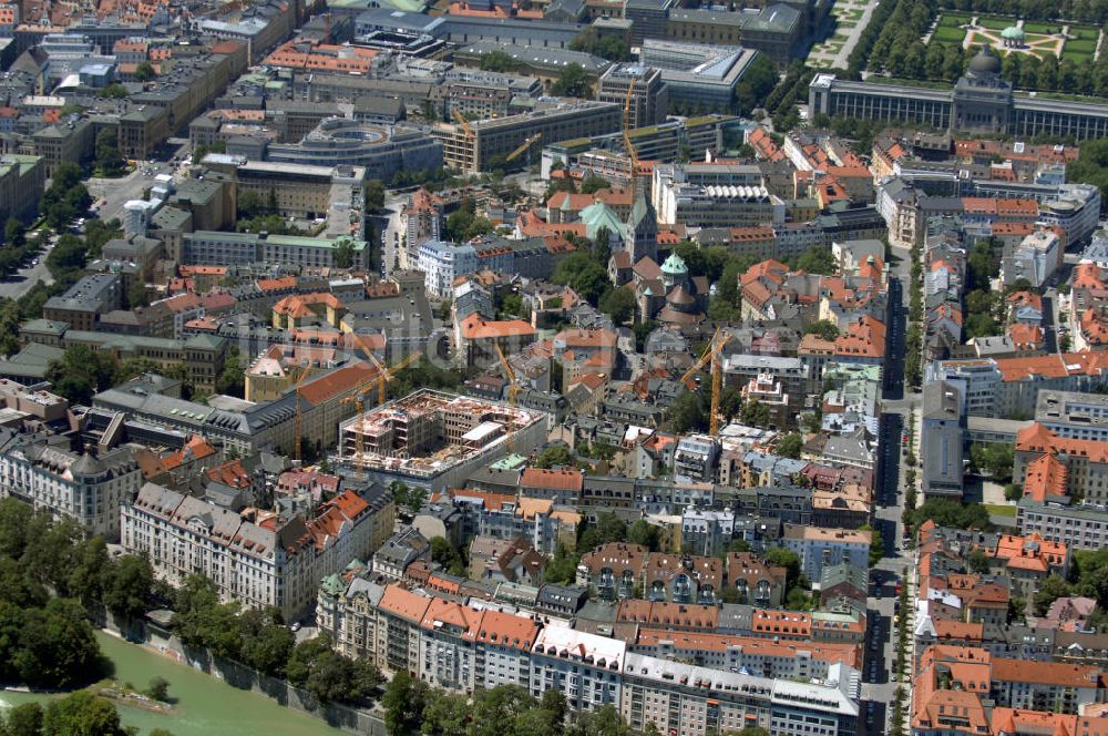 München aus der Vogelperspektive: Hofgarten, Sankt Anna Pfarrkirche und Max-Planck-Gesellschaft Generalverwaltung