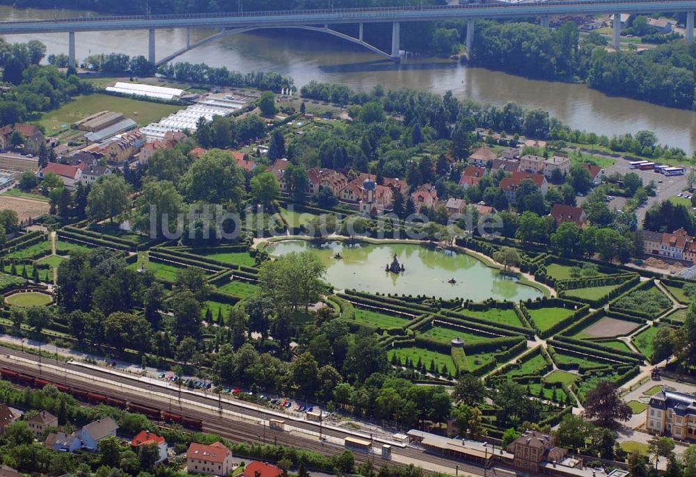 Würzburg aus der Vogelperspektive: Hofgarten Schloss Veitshöchheim