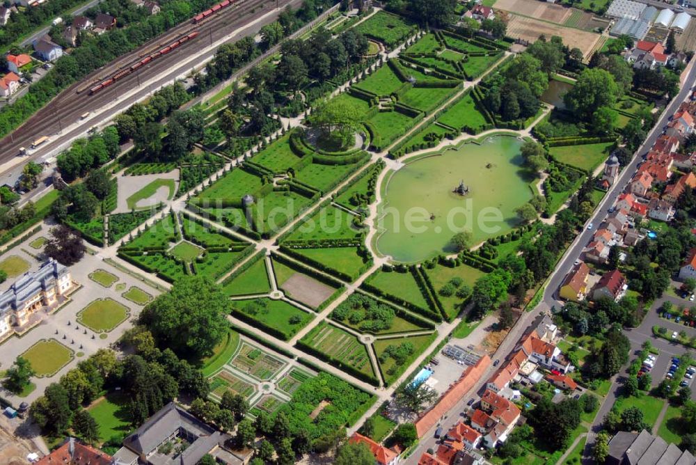 Würzburg aus der Vogelperspektive: Hofgarten Schloss Veitshöchheim