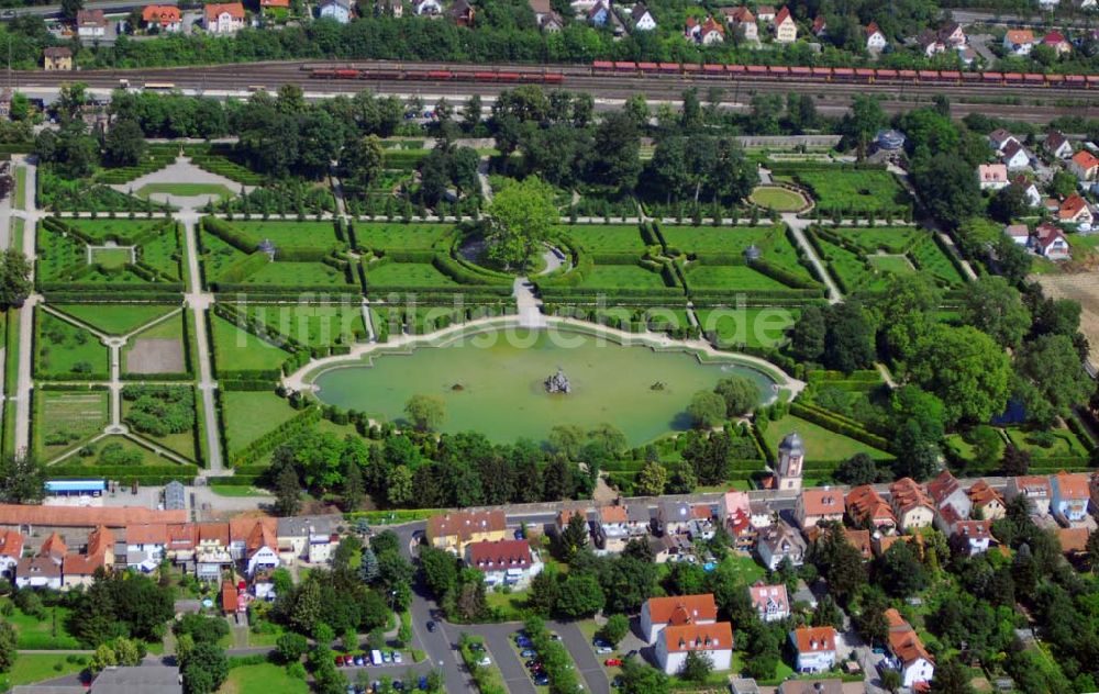 Würzburg von oben - Hofgarten Schloss Veitshöchheim