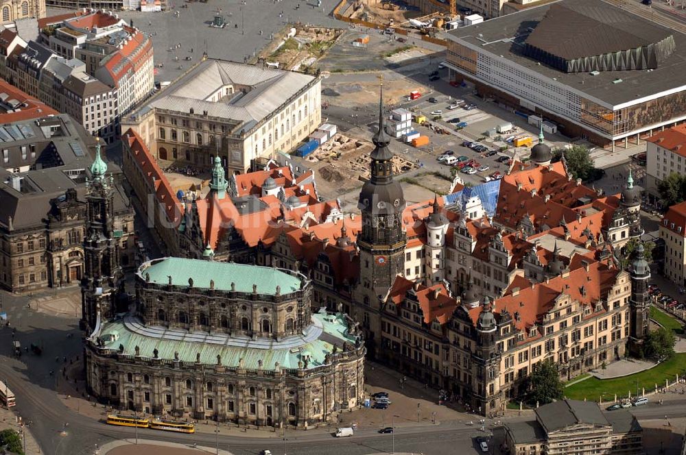 Luftaufnahme Dresden - Hofkirche und Dresdener Residenzschloss