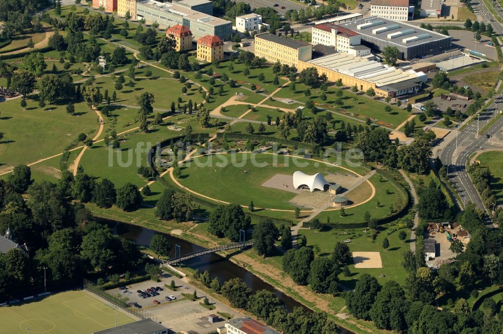 Gera von oben - Hofwiesenbad im Hofwiesenpark in Gera im Bundesland Thüringen