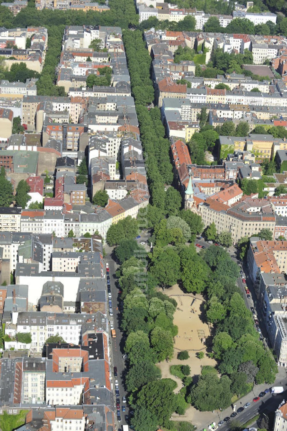 Luftbild Berlin - Hohenstaufenplatz in Stadtteil Kreuzberg von Berlin