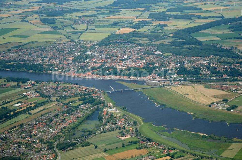 Lauenburg aus der Vogelperspektive: Hohnstorf und Lauenburg an der Elbe an der Grenze von Niedersachsen und Schleswig-Holstein