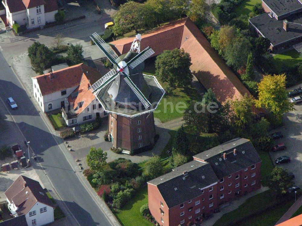 Varel von oben - Holländer Windmühle in Varel