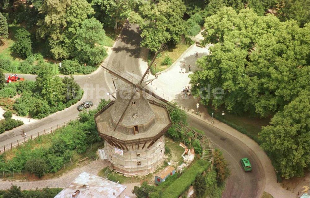 Potsdam von oben - Holländermühle am Schloß Sanssouci in Potsdam