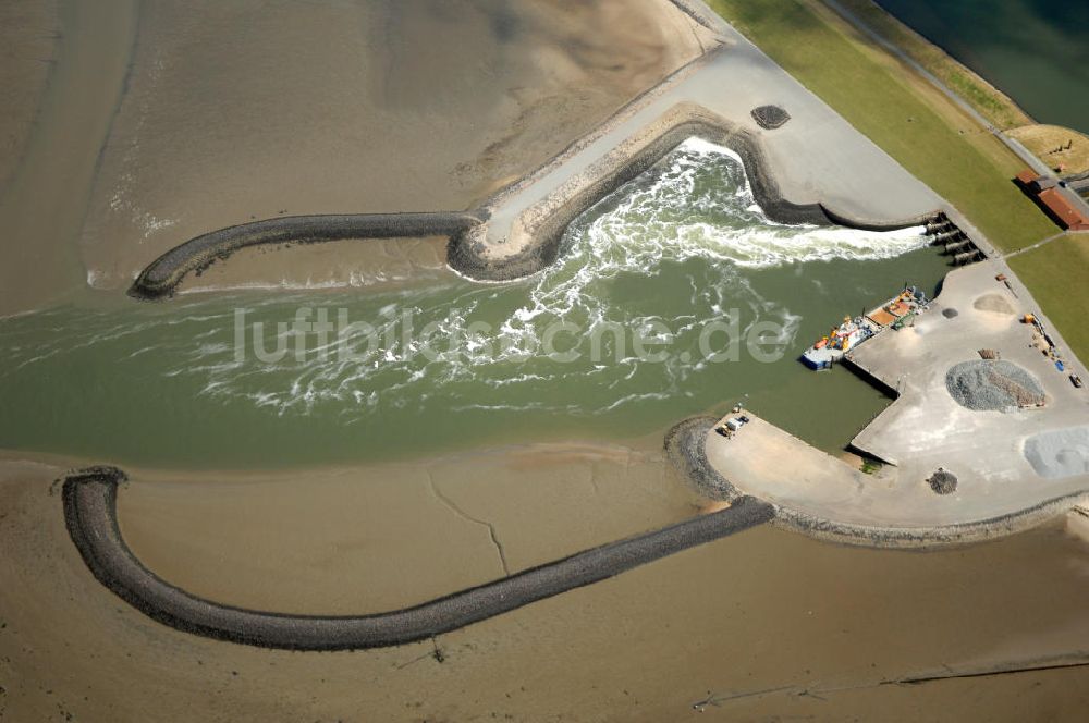 Luftbild Nordstrand - Holmer Siel auf der eingedeichten nordfriesischen ehemaligen Marschinsel vor Husum, Nordstrand