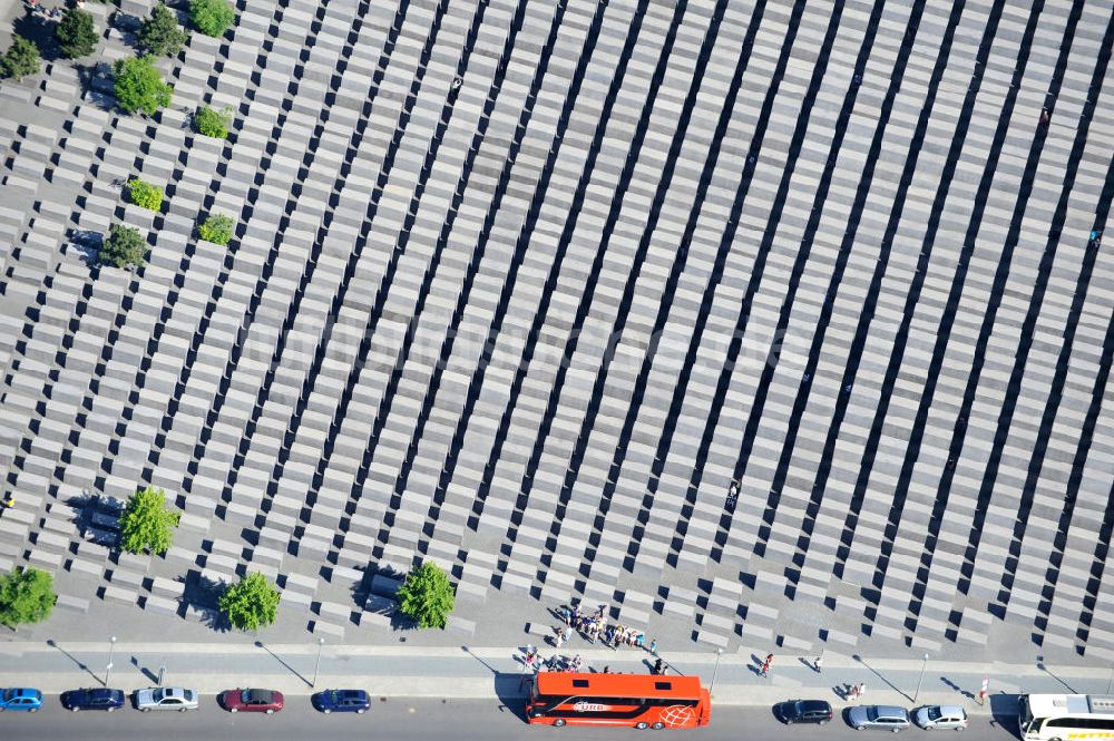 Berlin Mitte aus der Vogelperspektive: Holocaust Mahnmal in Berlin Mitte