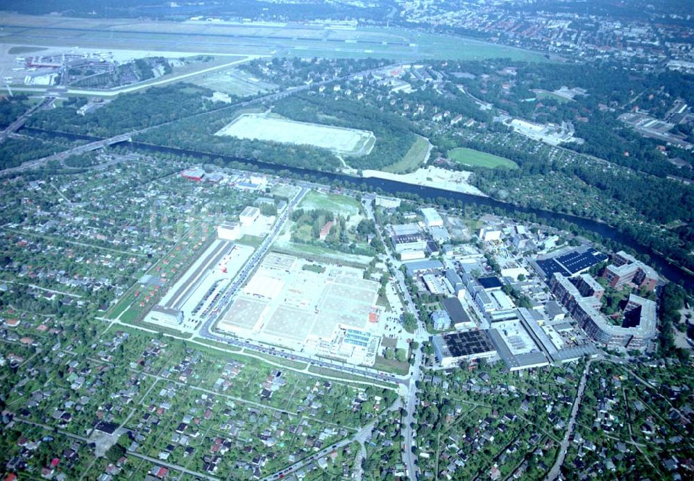 Berlin - Charlottenburg aus der Vogelperspektive: 20.08.2002 Holzmarkt der Fa. Holz - Possling GmbH & Co. KG am Friedrich - Olbricht - Damm in 13627 BERLIN