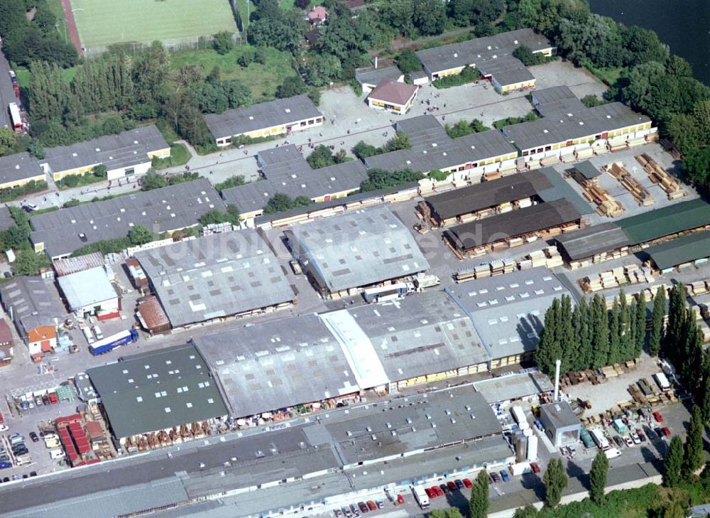 Berlin - Neuköln aus der Vogelperspektive: 20.08.2002 Holzmarkt der Fa. Holz - Possling GmbH & Co. KG an der Haarlemer Straße in 12359 BERLIN