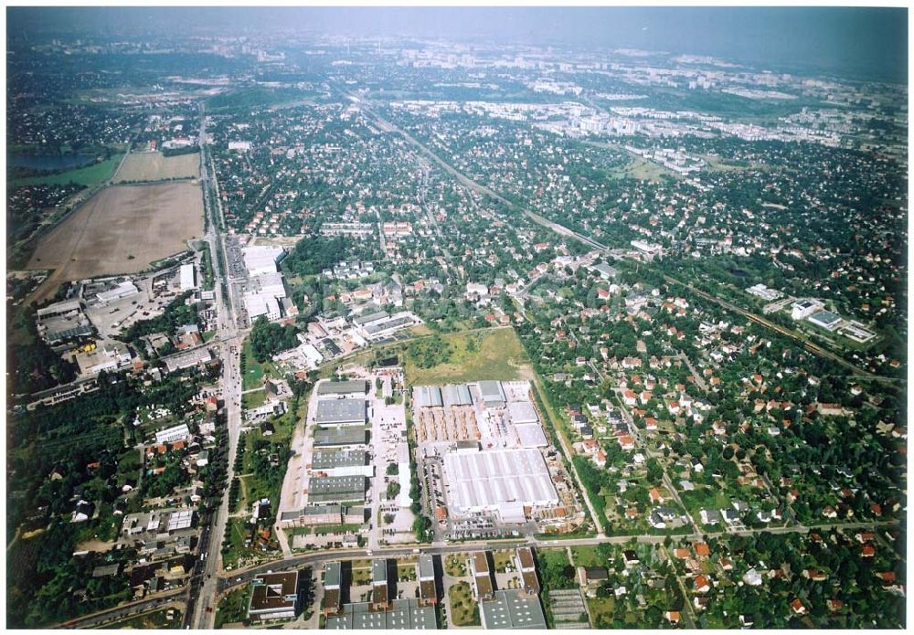 Berlin - Mahlsdorf aus der Vogelperspektive: 20.08.2002 Holzmarkt der Fa. Holz - Possling GmbH & Co. KG an der Landsberger Straße 9 in 12623 BERLIN