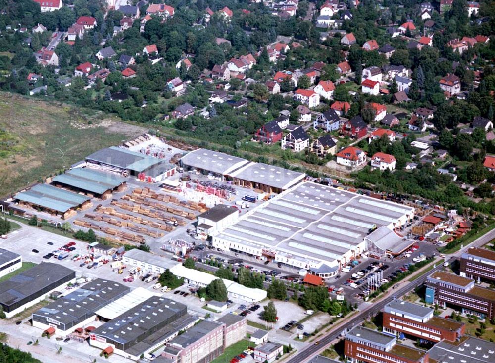 Berlin - Mahlsdorf aus der Vogelperspektive: 20.08.2002 Holzmarkt der Fa. Holz - Possling GmbH & Co. KG an der Landsberger Straße 9 in 12623 BERLIN