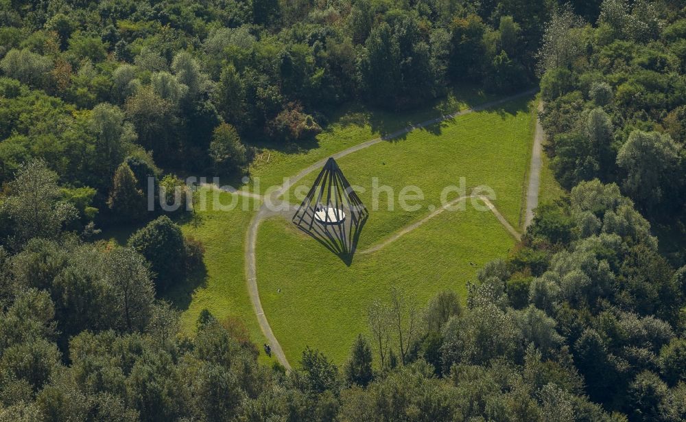 Bottrop aus der Vogelperspektive: Holzpyramide im Gesundheitspark in Bottrop im Bundesland Nordrhein-Westfalen