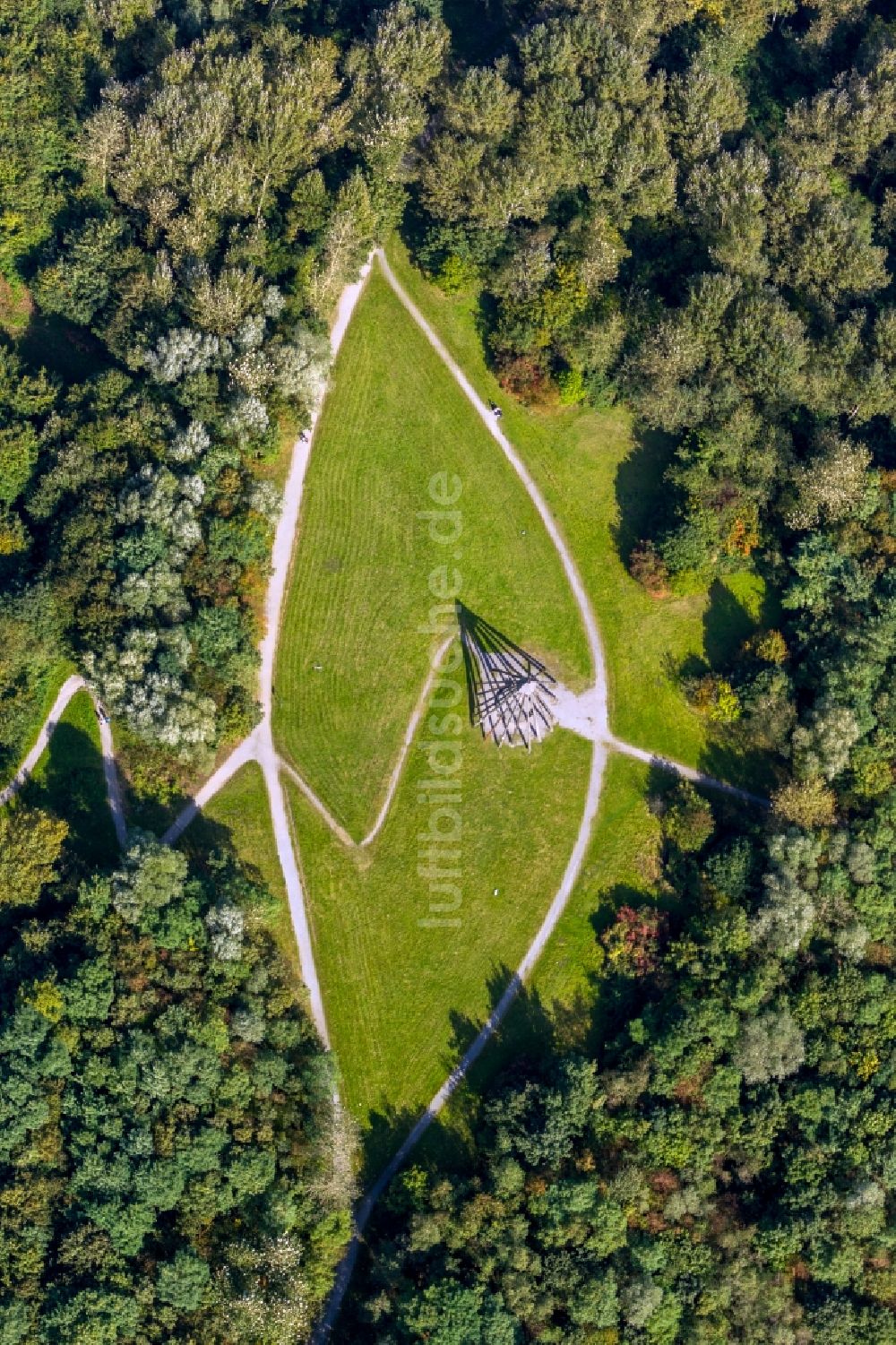 Luftaufnahme Bottrop - Holzpyramide im Gesundheitspark in Bottrop im Bundesland Nordrhein-Westfalen