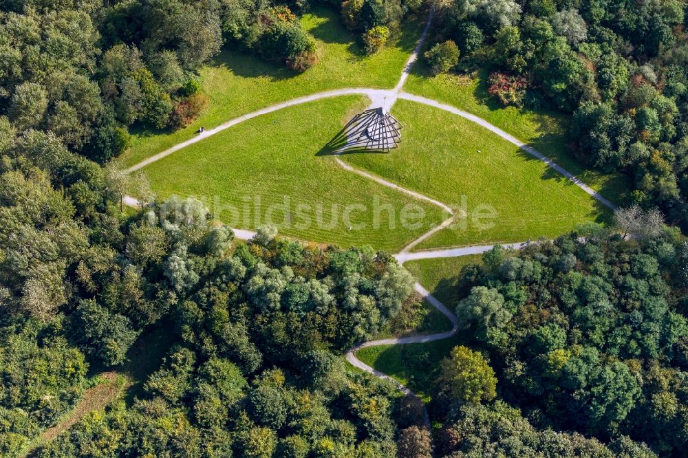 Bottrop aus der Vogelperspektive: Holzpyramide im Gesundheitspark in Bottrop im Bundesland Nordrhein-Westfalen