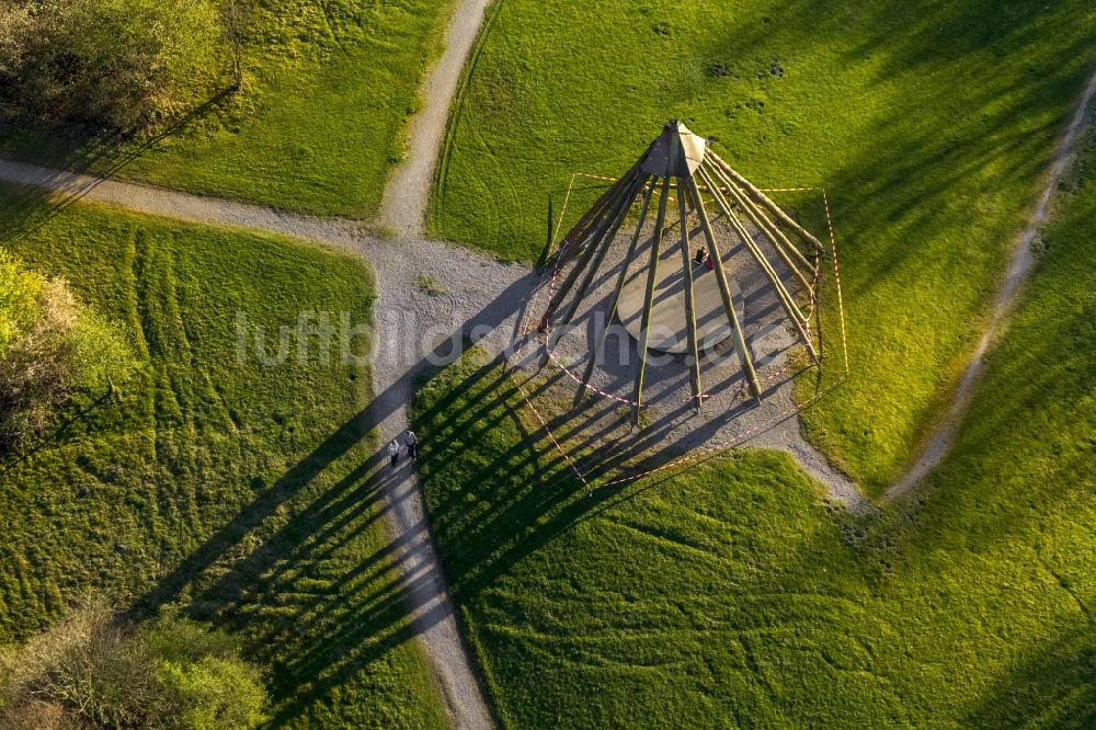 Luftbild Bottrop - Holzpyramide im Gesundheitspark in Bottrop im Bundesland Nordrhein-Westfalen