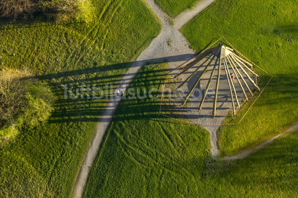 Luftaufnahme Bottrop - Holzpyramide im Gesundheitspark in Bottrop im Bundesland Nordrhein-Westfalen