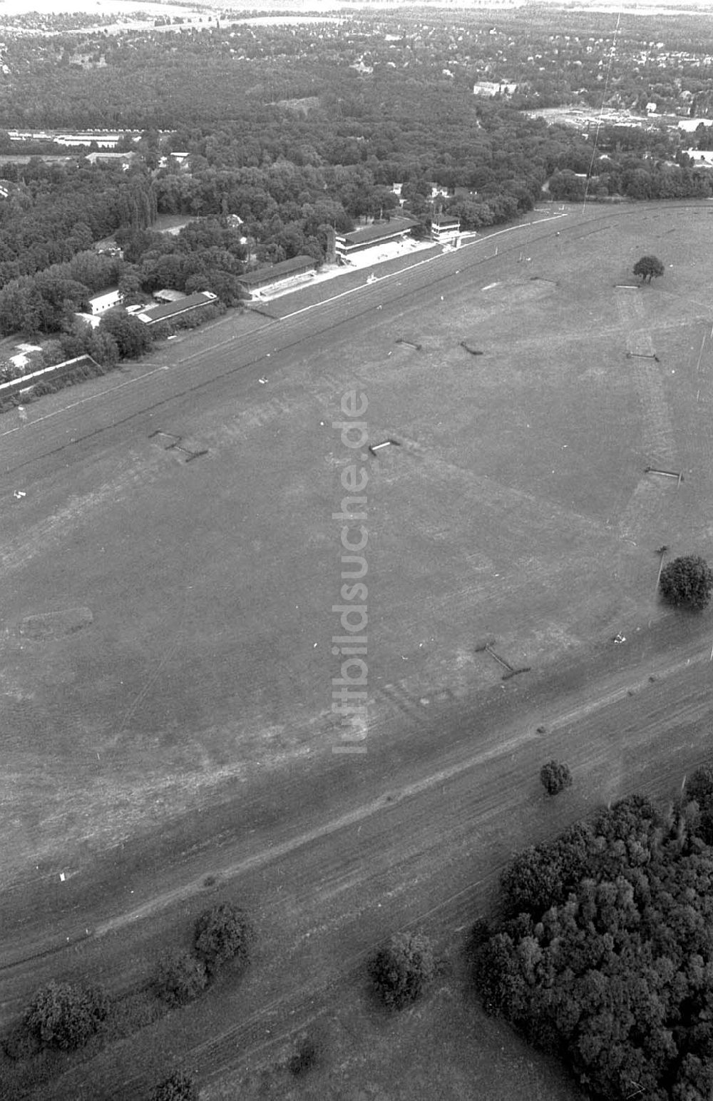 Hoppegarten / Brandenburg aus der Vogelperspektive: Hoppegarten / Brandenburg Trabrennbahn 10.8.1993