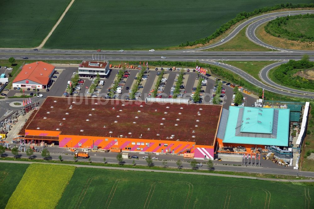 Würzburg aus der Vogelperspektive: Hornbach Filiale im Gewerbegebiet Fachmarktzentrum B19 in Würzburg im Bundesland Bayern