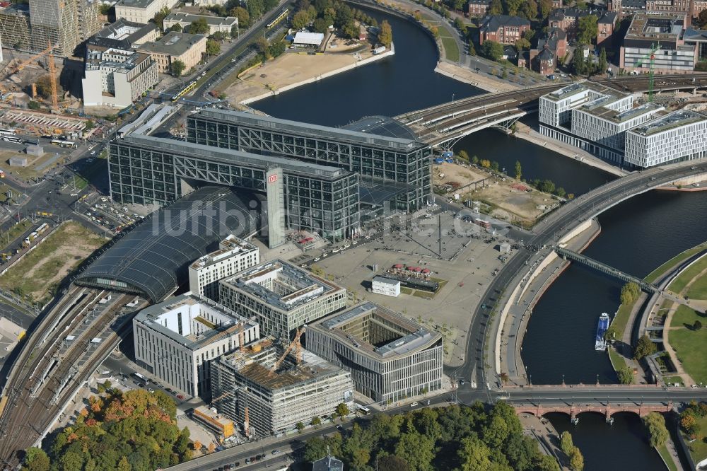 Berlin aus der Vogelperspektive: Hotel- Büro- und Geschäftshaus- Neubau - Projekte am Berliner Hauptbahnhof in Berlin Moabit