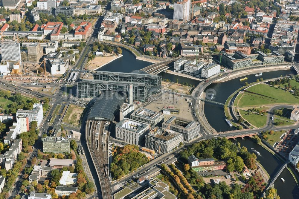 Berlin aus der Vogelperspektive: Hotel- Büro- und Geschäftshaus- Neubau - Projekte am Berliner Hauptbahnhof in Berlin Moabit