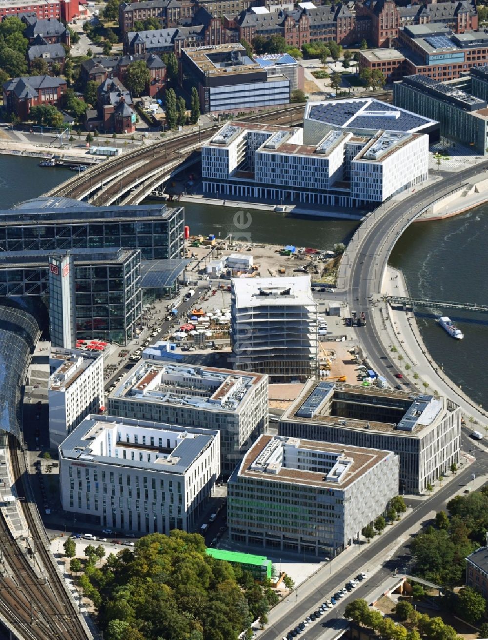 Berlin aus der Vogelperspektive: Hotel- Büro- und Geschäftshaus- Neubau - Projekte am Berliner Hauptbahnhof in Berlin Moabit