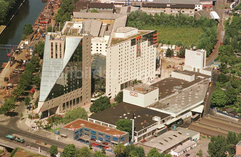 Berlin von oben - Hotel Estrel in der Sonnenallee 32 in Neuköln