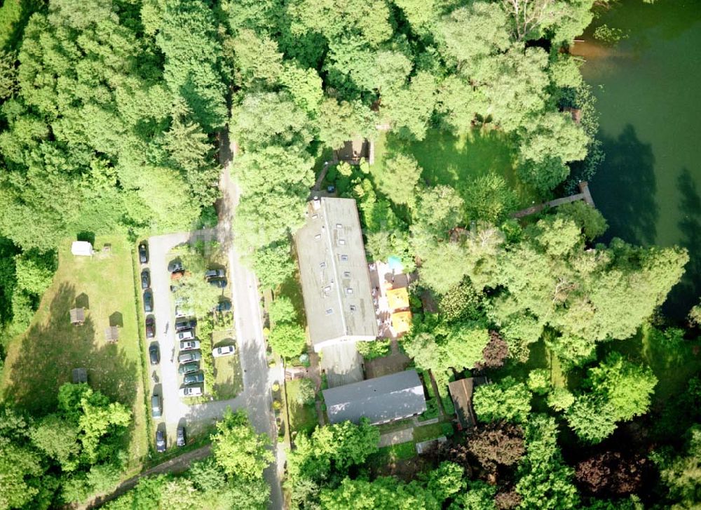 Luftaufnahme Spitzmühle bei Strausberg - Hotel- und Gaststättenkomplex Spitzmühle am Bötzsee bei Strausberg.