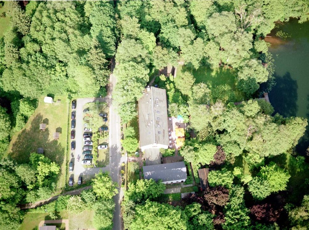 Luftbild Spitzmühle bei Strausberg - Hotel- und Gaststättenkomplex Spitzmühle am Bötzsee bei Strausberg.