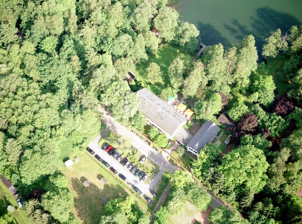 Luftaufnahme Spitzmühle bei Strausberg - Hotel- und Gaststättenkomplex Spitzmühle am Bötzsee bei Strausberg.