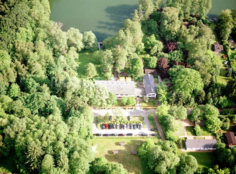 Luftbild Spitzmühle bei Strausberg - Hotel- und Gaststättenkomplex Spitzmühle am Bötzsee bei Strausberg.