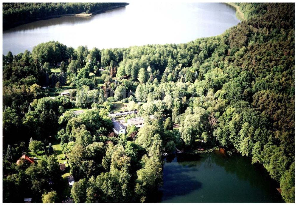 Luftaufnahme Spitzmühle bei Strausberg - Hotel- und Gaststättenkomplex Spitzmühle am Bötzsee bei Strausberg.