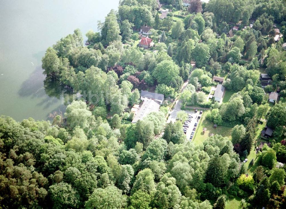 Spitzmühle bei Strausberg von oben - Hotel- und Gaststättenkomplex Spitzmühle am Bötzsee bei Strausberg.