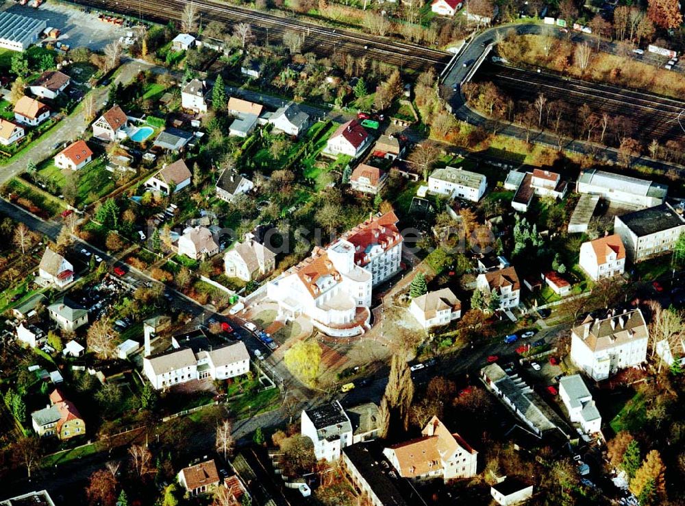 Luftbild Berlin - Biesdorf - Hotel- und Gaststättenneubau am S- Bahnhof Biesdorf.