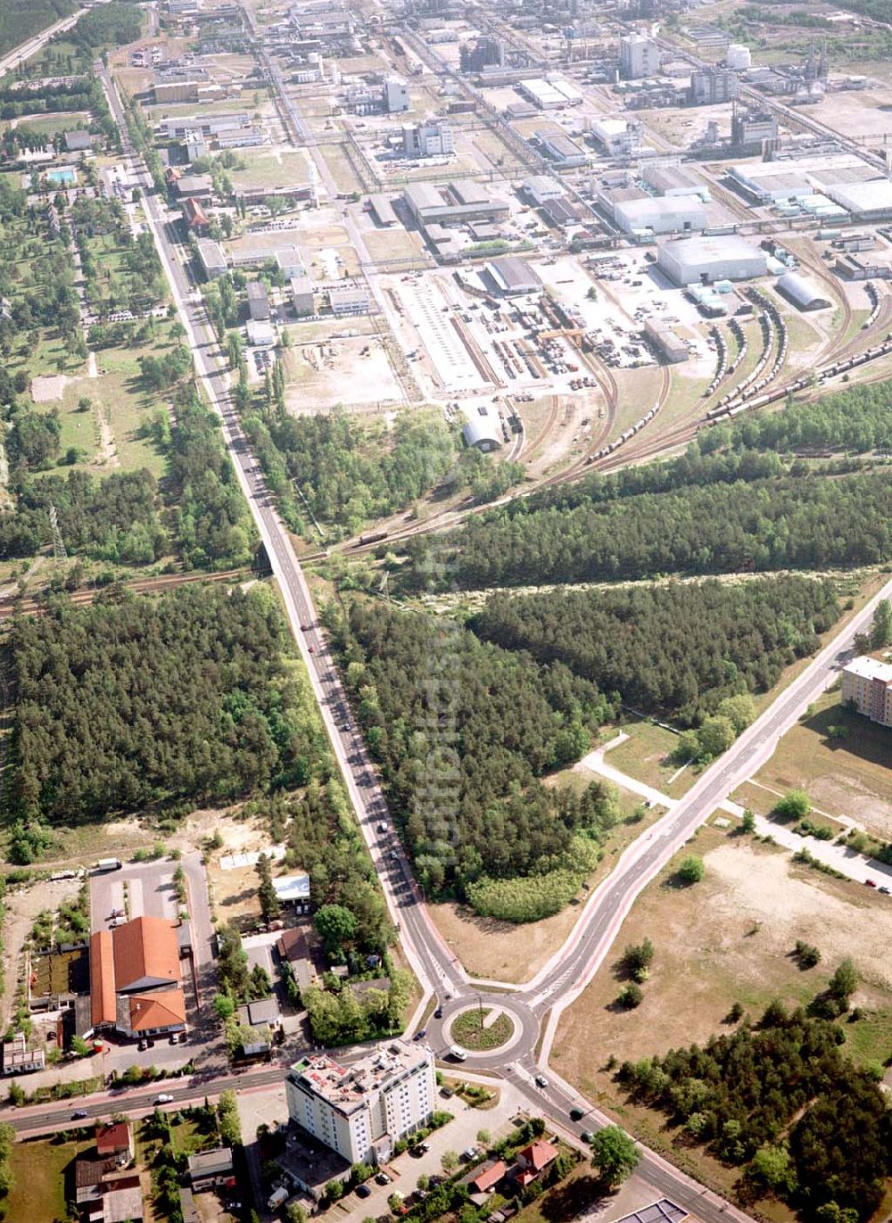 Schwarzheide / Brandenburg von oben - Hotel und Gewerbegebiet am südlichen Werksgelände der BASF - Schwarzheide .